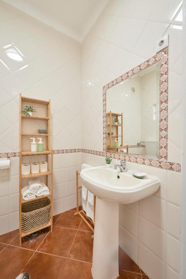 Central & Sunny 2Br Apt Near Beach, By Timecooler Setúbal Dış mekan fotoğraf