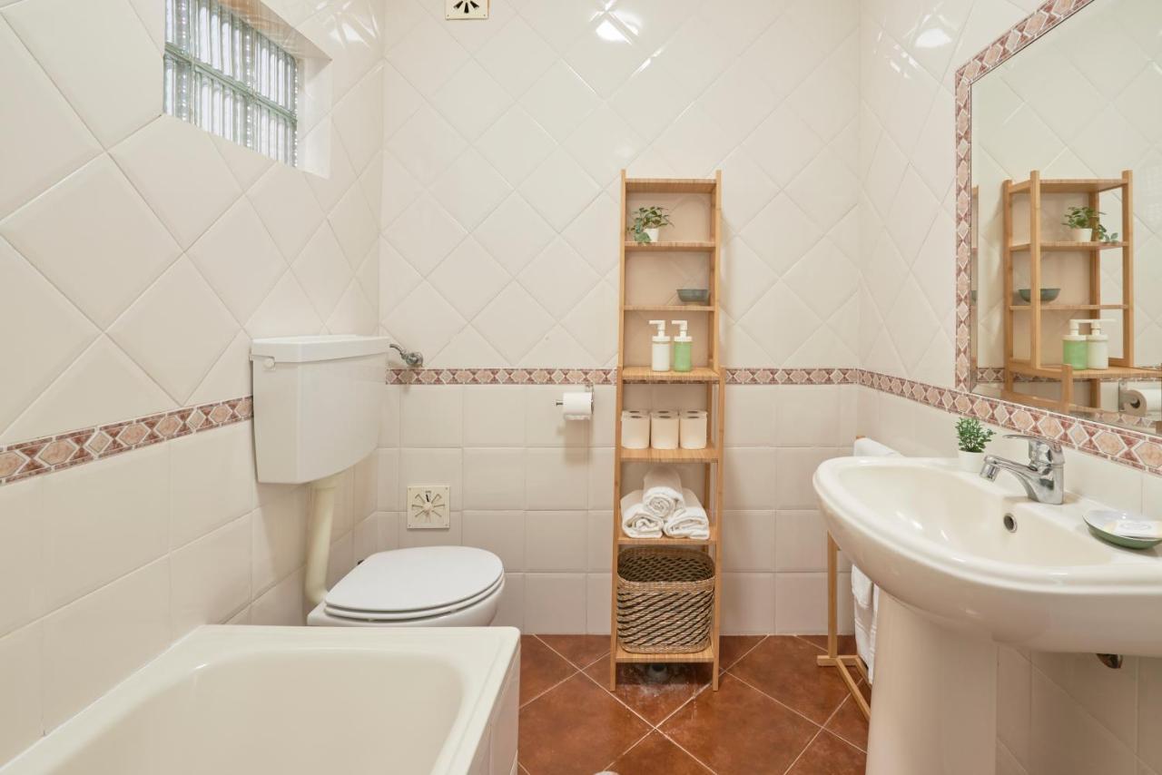 Central & Sunny 2Br Apt Near Beach, By Timecooler Setúbal Dış mekan fotoğraf