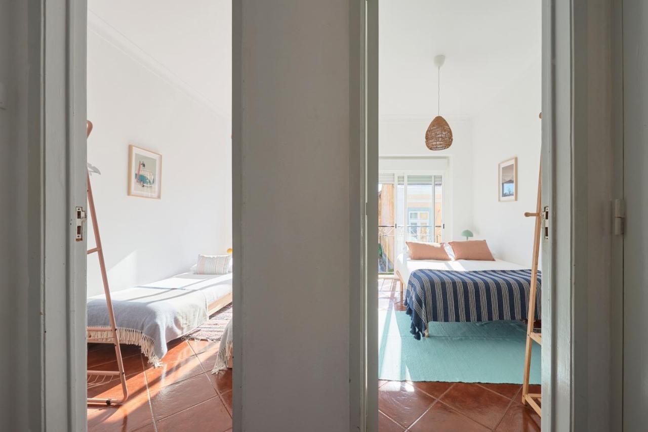 Central & Sunny 2Br Apt Near Beach, By Timecooler Setúbal Dış mekan fotoğraf