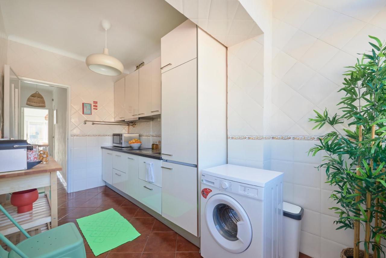 Central & Sunny 2Br Apt Near Beach, By Timecooler Setúbal Dış mekan fotoğraf